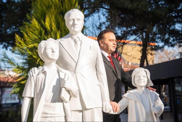 "MUSTAFA KEMAL ATATÜRK VE ÇOCUKLAR" İSİMLİ HEYKEL AÇILDI
