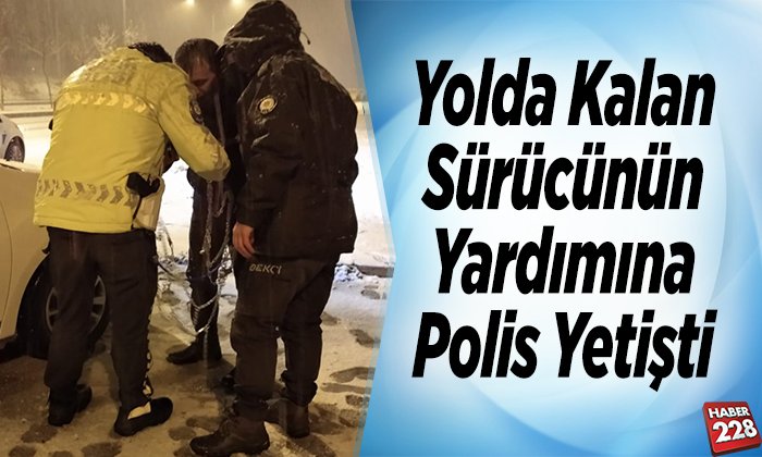 Yolda kalan sürücünün yardımına polis yetişti
