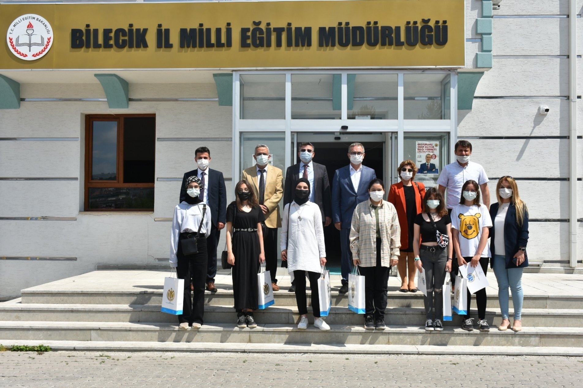 DERECEYE GİREN ÖĞRENCİLER ÖDÜLLERİNİ ALDI MİLLİ EĞİTİM MÜDÜRÜ  AKYOL, "ÖĞRENCİLERİMİZİN KİŞİSEL GELİŞİMLERİNE VE SOSYAL ETKİLEŞİMLERİNE KATKI SAĞLANMIŞ OLDU"