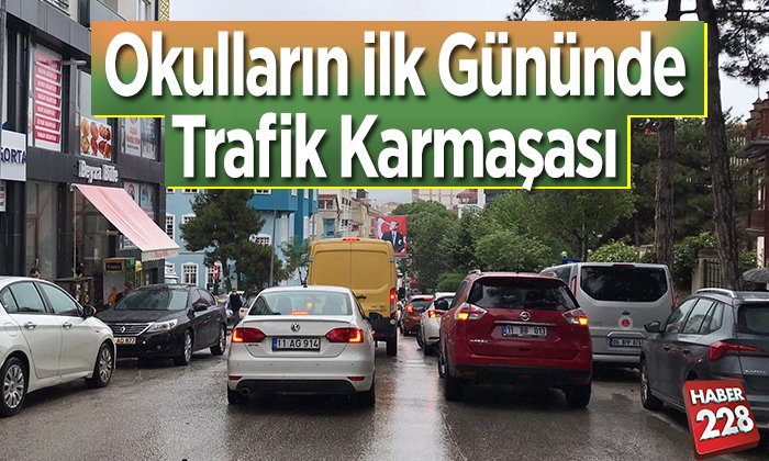 Okulların ilk gününde trafik karmaşası