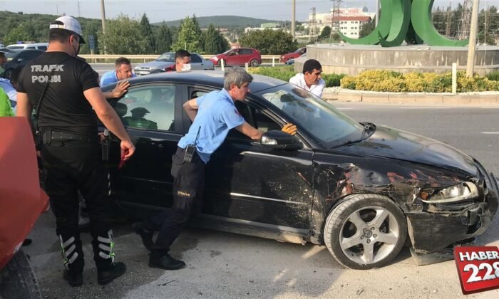kazada 2 kişi yaralandı kavga çıktı (3)