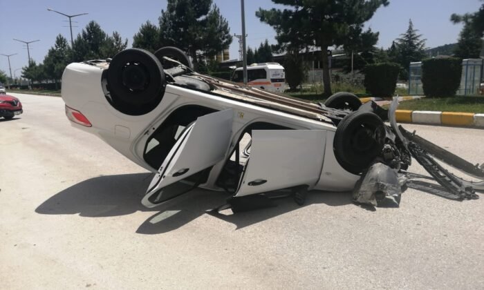 Takla atan otomobilden yara almadan kurtuldu