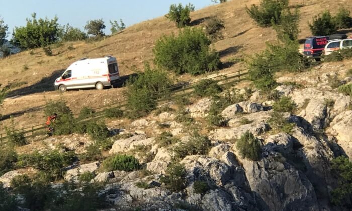 mahsur kalan şahıs halat yardımıyla kurtarıldı