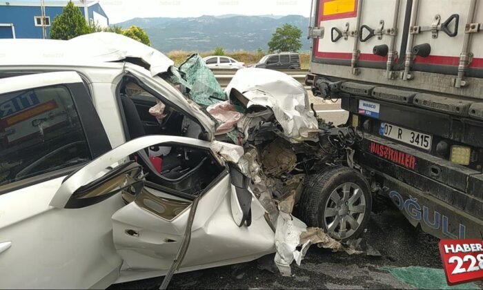 Hurdaya dönen araçta 3ü çocuk 5 yaralı (11)
