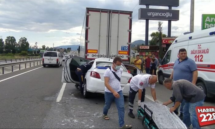 Hurdaya dönen araçta 3ü çocuk 5 yaralı (4)