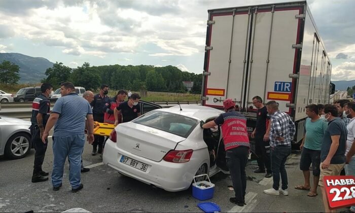 Hurdaya dönen araçta 3ü çocuk 5 yaralı (7)