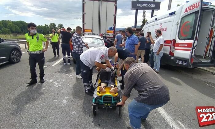 Hurdaya dönen araçta 3ü çocuk 5 yaralı (9)