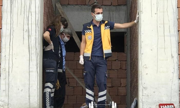 İnşaattan Düşen İşçi Hayatını Kaybetti (10)