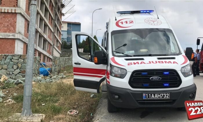 İnşaattan Düşen İşçi Hayatını Kaybetti (3)