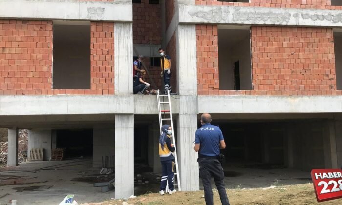 İnşaattan Düşen İşçi Hayatını Kaybetti (9)