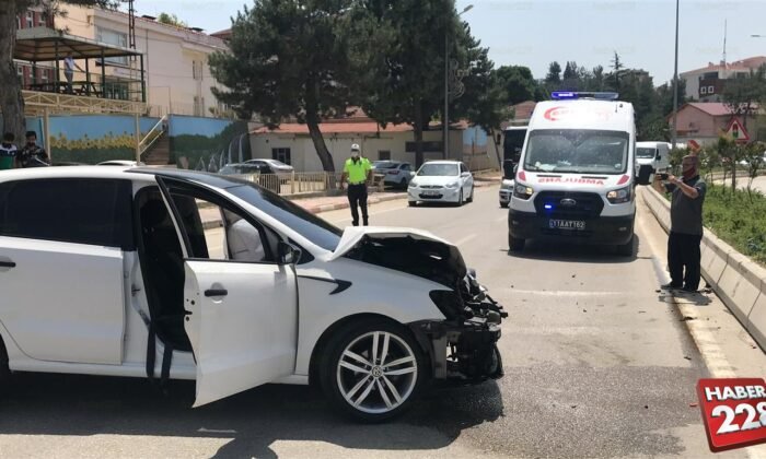 Kamyon ile Otomobil Çarpıştı 2 Yaralı (1)