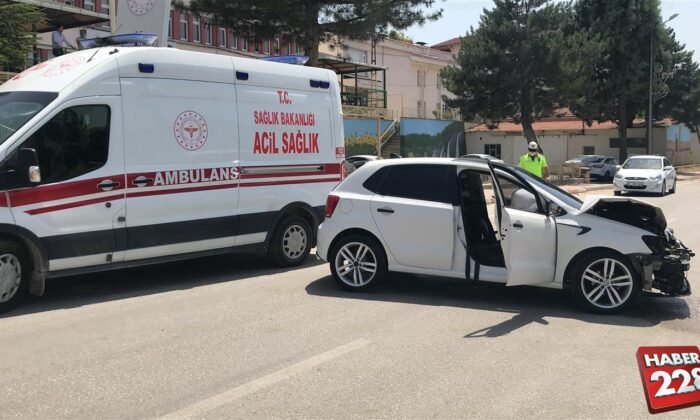 Kamyon ile Otomobil Çarpıştı 2 Yaralı (2)
