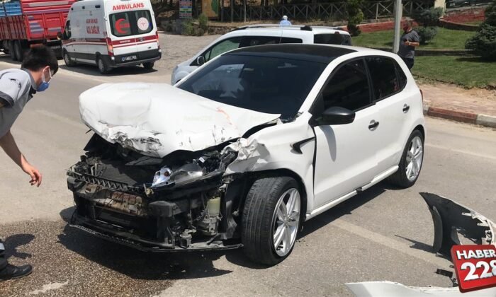 Kamyon ile Otomobil Çarpıştı 2 Yaralı (6)