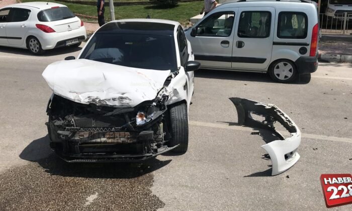 Kamyon ile Otomobil Çarpıştı 2 Yaralı (9)
