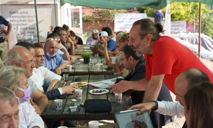 BAŞKAN ŞAHİN VE CHP İL YÖNETİMİ KAZI ALANINDA