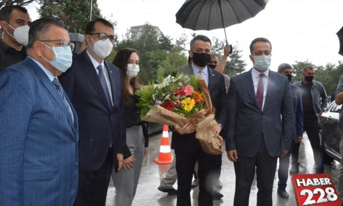 Bakan Dönmez: "Muhalefetin yönetememe sorunu var"