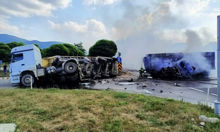 Bilecik'te kaza yapan tır alev alev yandı