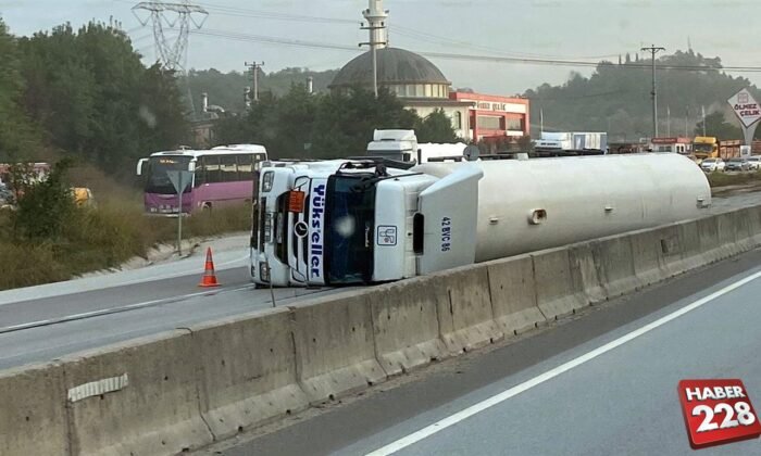 Gaz yüklü tanker devrildi