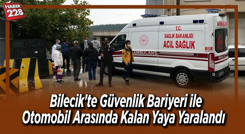 Güvenlik bariyeri ile otomobil arasında kalan yaya yaralandı