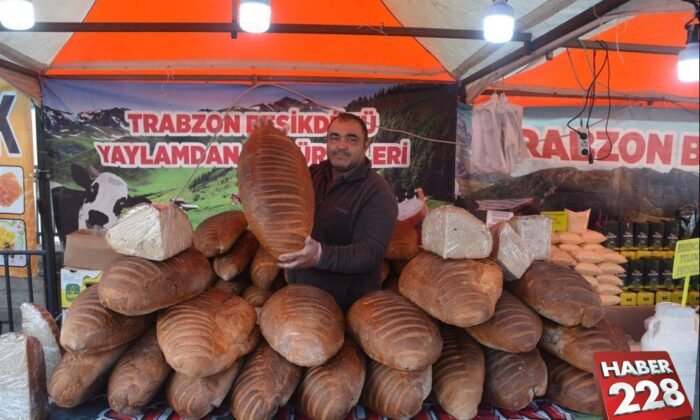 Bilecik'te 8 kiloluk dev ekmek görenleri şaşkına çevirdi