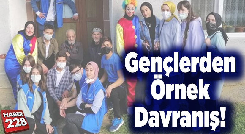 Gençlerden Örnek Davranış