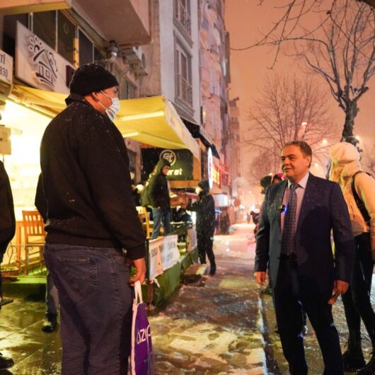 Başkan Şahin, esnaf ve vatandaşlara simit ikram etti (3)