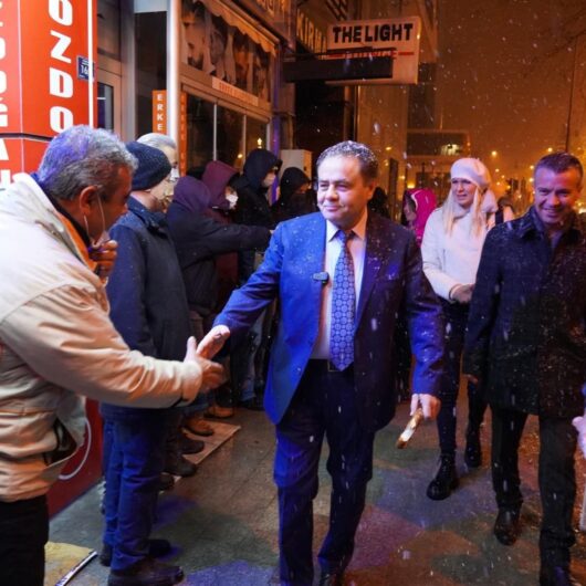 Başkan Şahin, esnaf ve vatandaşlara simit ikram etti (6)