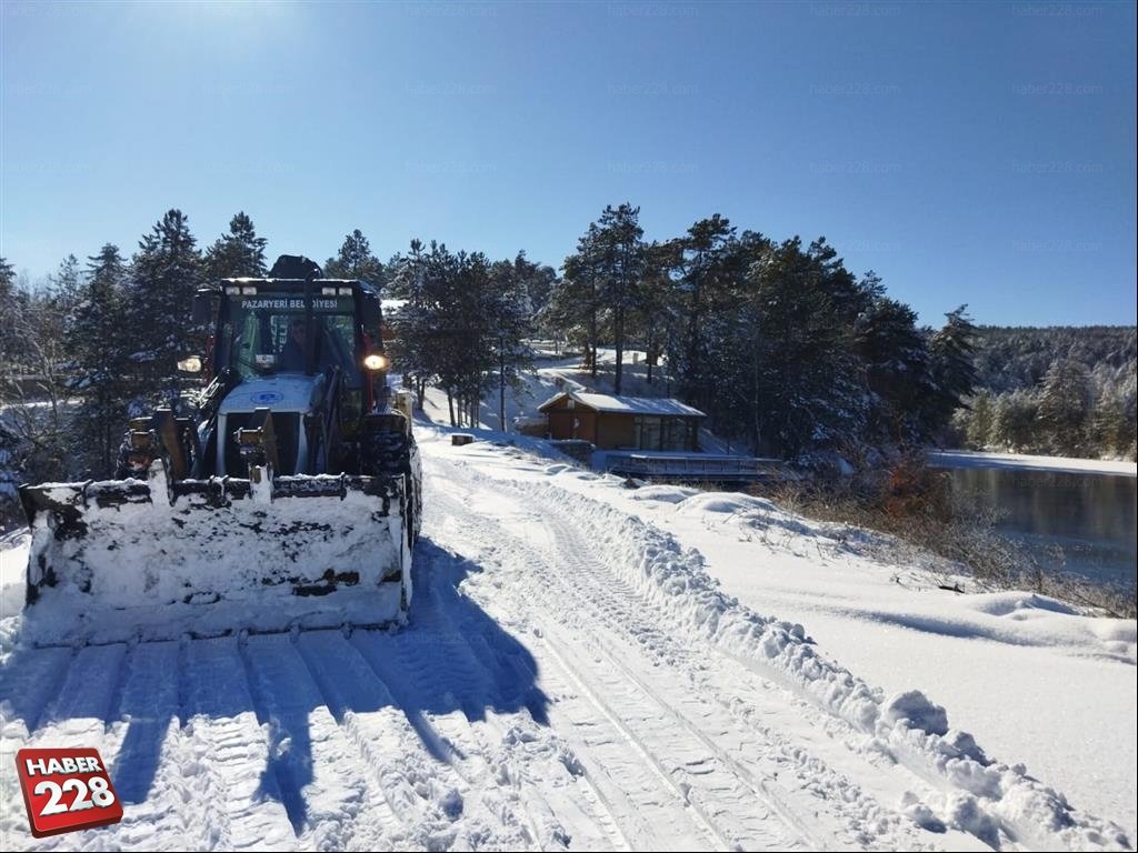 Pazaryeri Belediyesi karla mücadele çalışmalarına devam ediyor