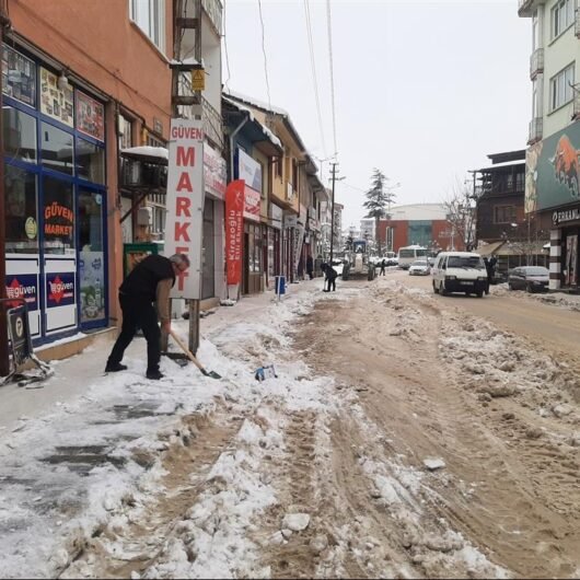 Pazaryeri Belediyesi karla mücadele çalışmalarına devam ediyor (4)_new