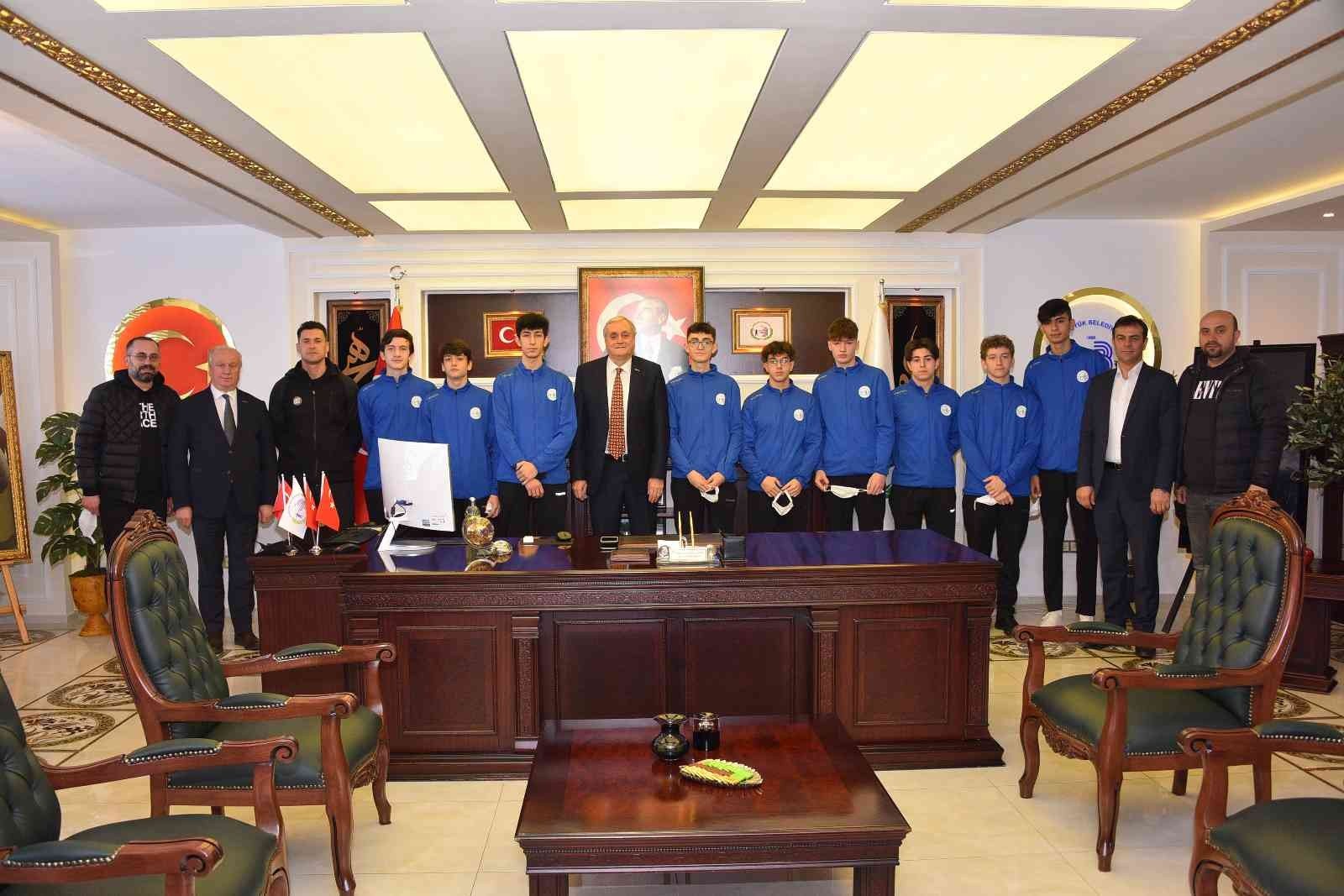 bilecik-haber_basketbol-takimi-yola-cikti.jpg