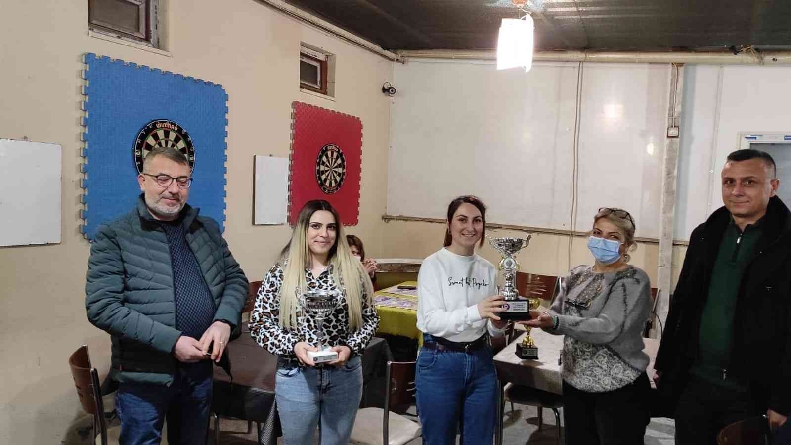 bilecik-haber_kadin-sampiyonalar-odullerini-aldi.jpg