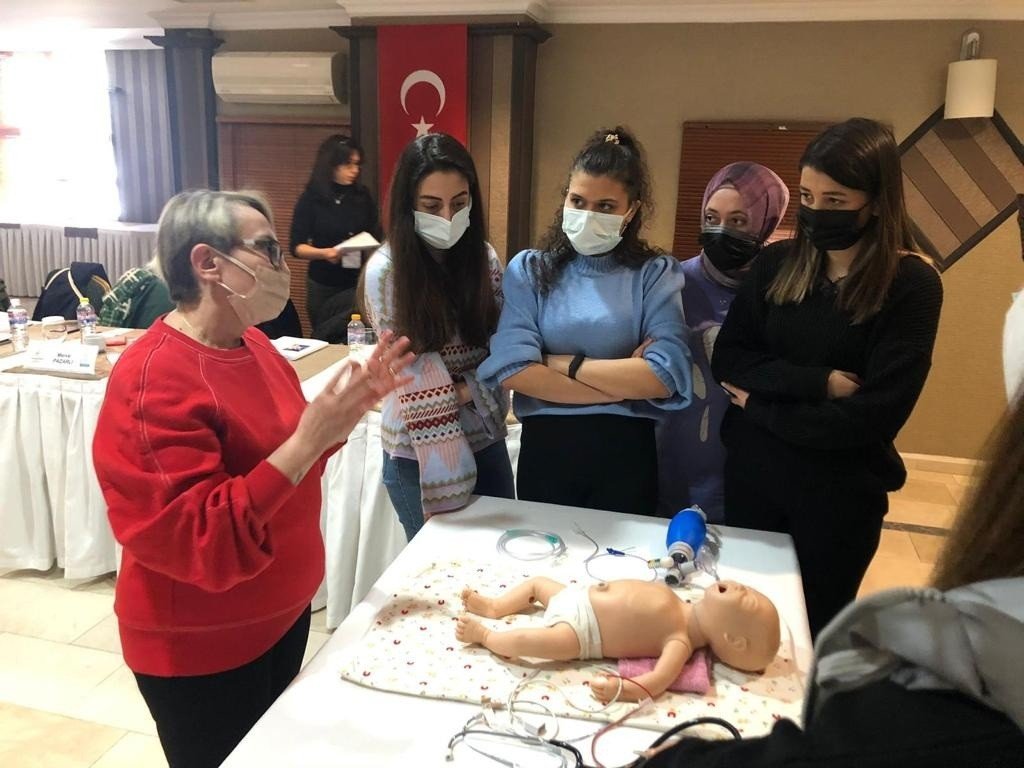 bilecik-haber_saglik-calisanlarina-yenidogan-canlandirma-programi-uygulayici-egitimi.jpg