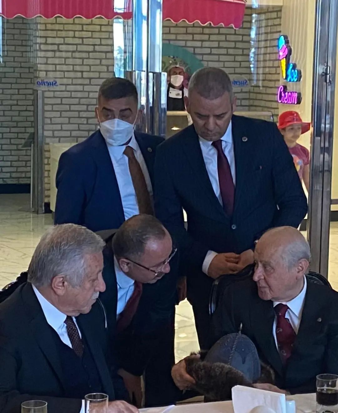 bilecik-haber_bahceli-ye-bork-hediye-etti.jpg
