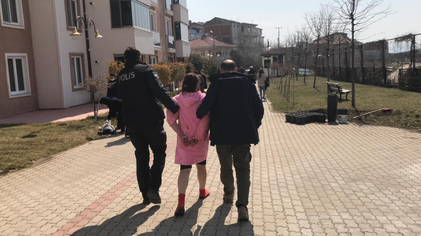 bilecik-haber_bilecik-te-annesi-tarafindan-bicaklanan-10-yasindaki-cocuk-yaralandi.jpg