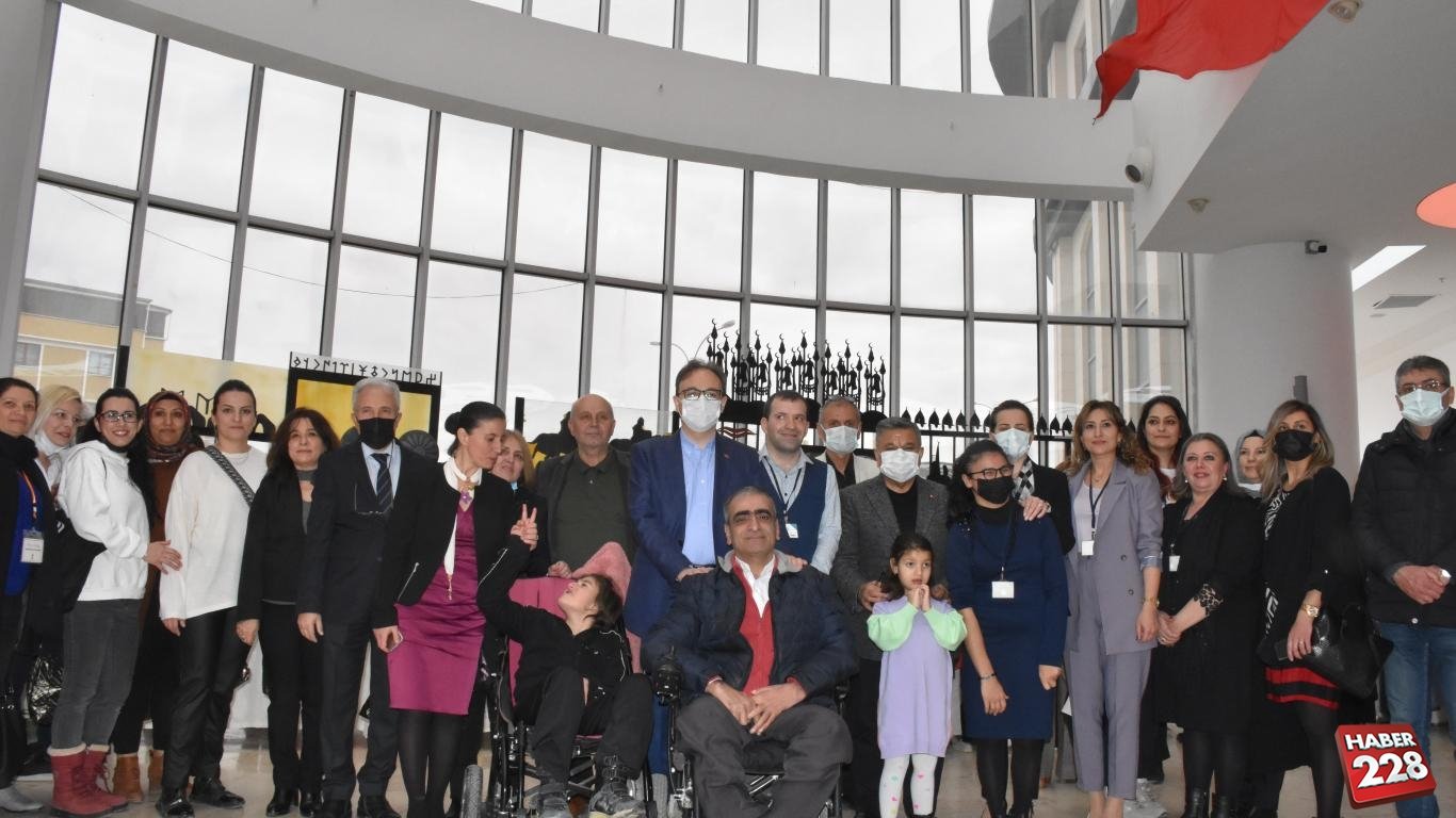bilecik-haber_bilecik-te-kursiyer-engelli-bireyler-ve-annelerinin-urunleri-kermeste-sergilendi-2.jpg