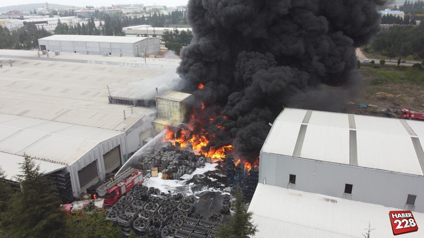 Bilecik’te lastik üretim fabrikasında çıkan yangın kontrol altına alındı