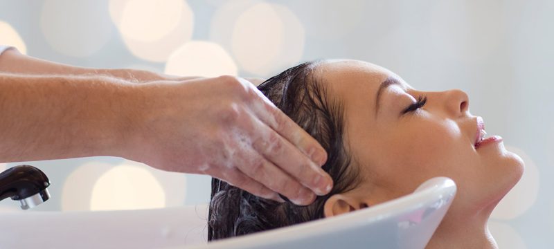 Doğal Saç Bakımı İçin Bitkisel Şampuan Kullanımı