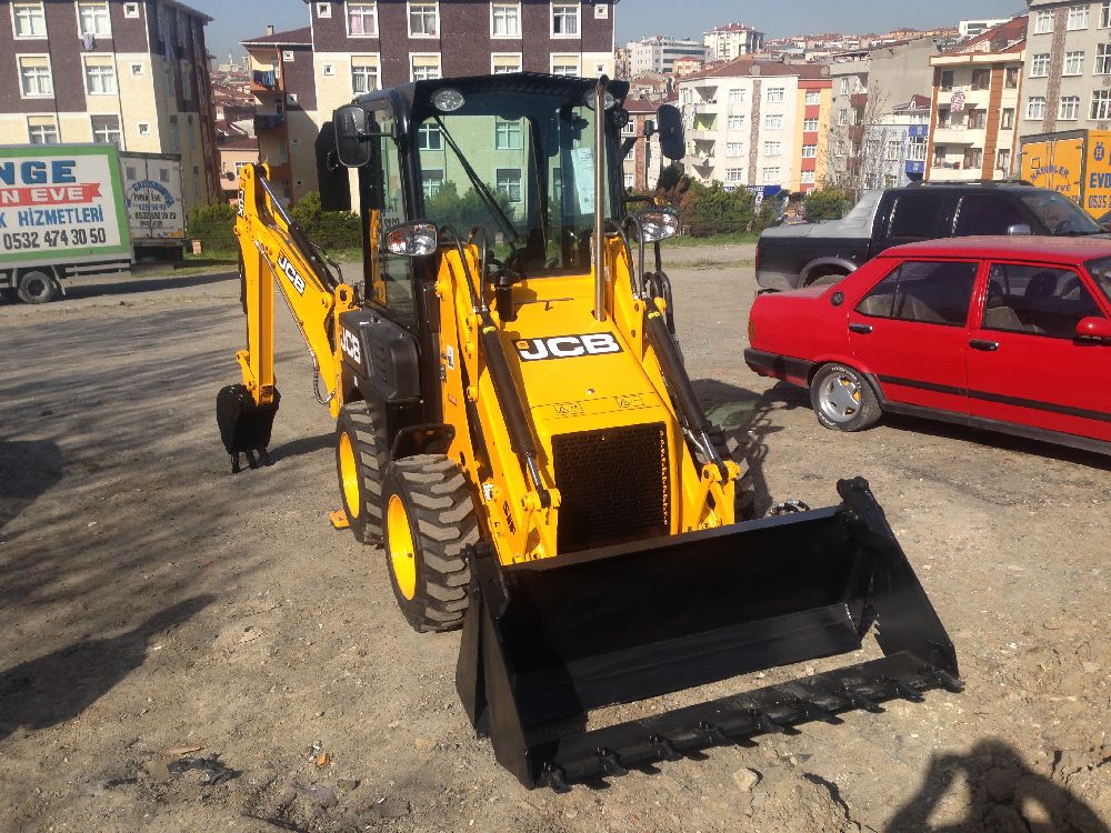 ASFALT VE KANAL AÇMADA BAHÇE İŞLERİ, İNŞAAT ALANLARI VE EKSKAVATÖR