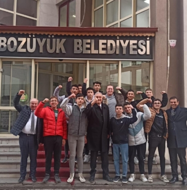 bilecik-haber_baskan-bakkalcioglu-genclerle-bulustu-1998.jpg