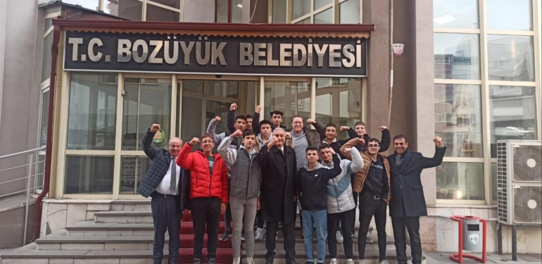 bilecik-haber_baskan-bakkalcioglu-genclerle-bulustu-1998.jpg