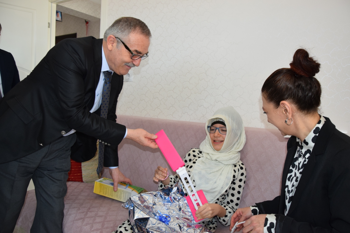 bilecikli-11-yasindaki-ozel-ogrenci-meryem-feyza-karnesini-evinde-aldi-2669