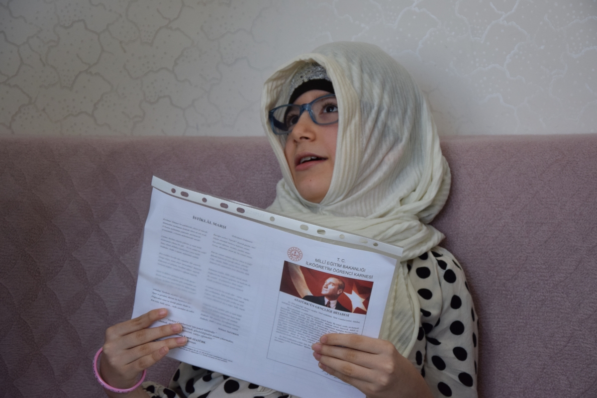 bilecikli-11-yasindaki-ozel-ogrenci-meryem-feyza-karnesini-evinde-aldi-2671