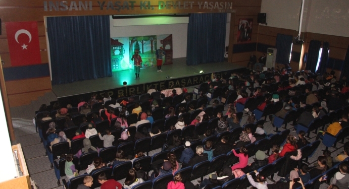 Pazaryeri’nde çocuklara yönelik tiyatro şenliği düzenlendi