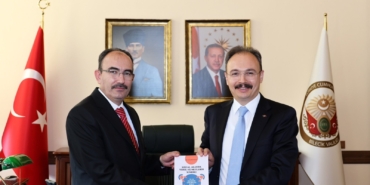 bilecik-haber_vali-kizilkaya-nin-ilk-kitabi-yayimlandi-1607.jpg