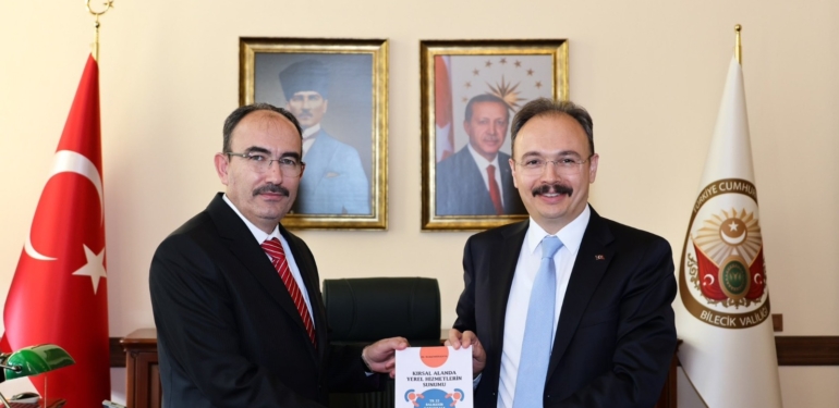bilecik-haber_vali-kizilkaya-nin-ilk-kitabi-yayimlandi-1607.jpg
