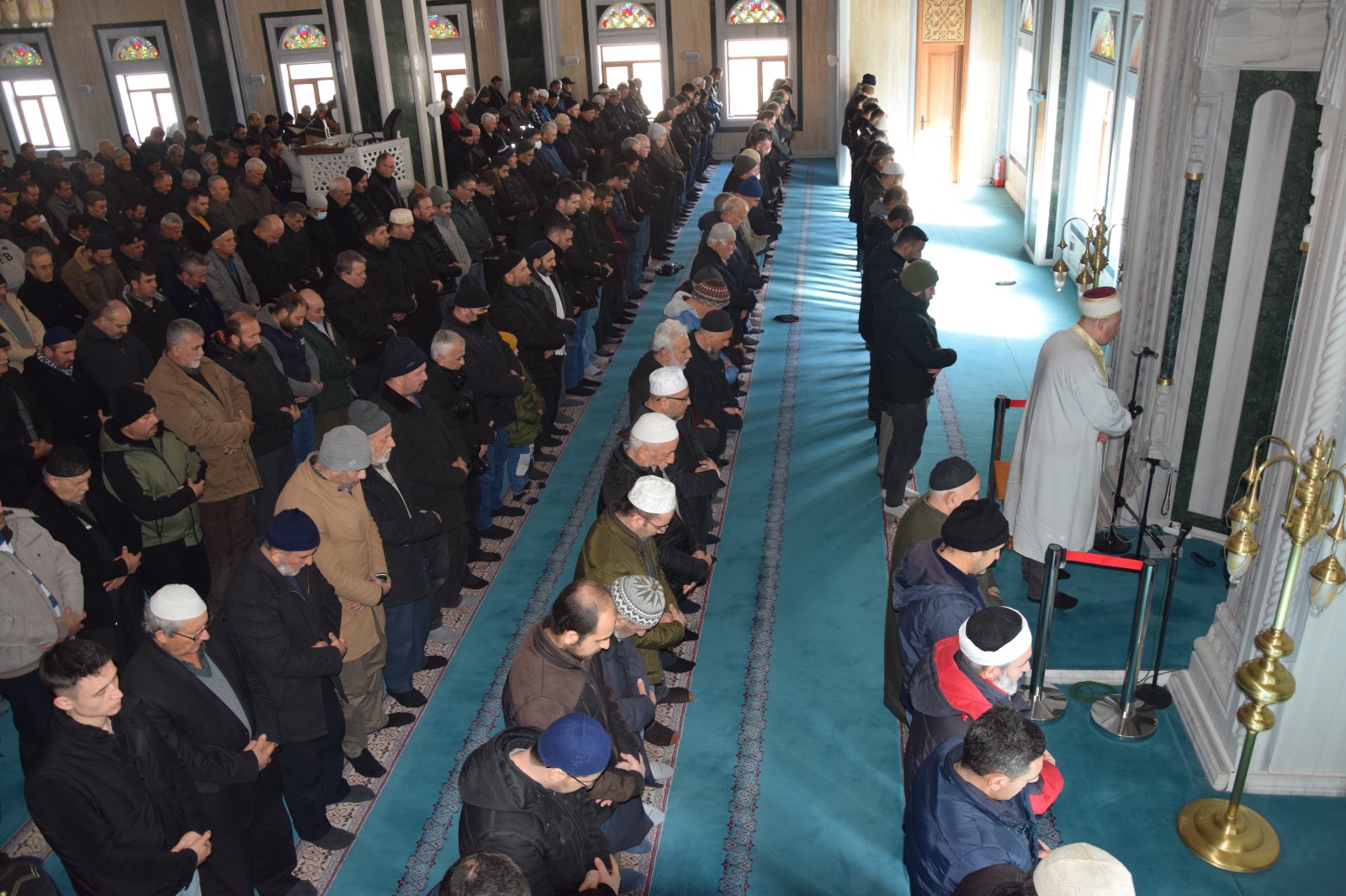 bilecik-te-asrin-felaketi-nedeniyle-giyabi-cenaze-namazi-kilindi-4796