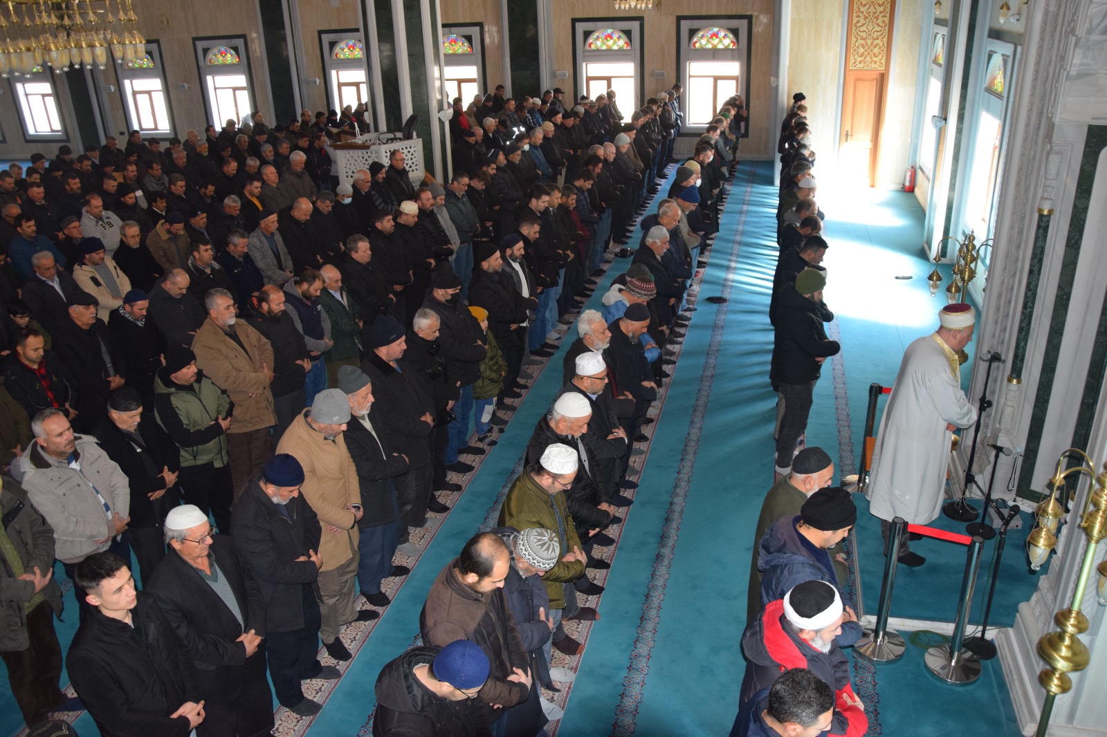 bilecik-te-asrin-felaketi-nedeniyle-giyabi-cenaze-namazi-kilindi-4797