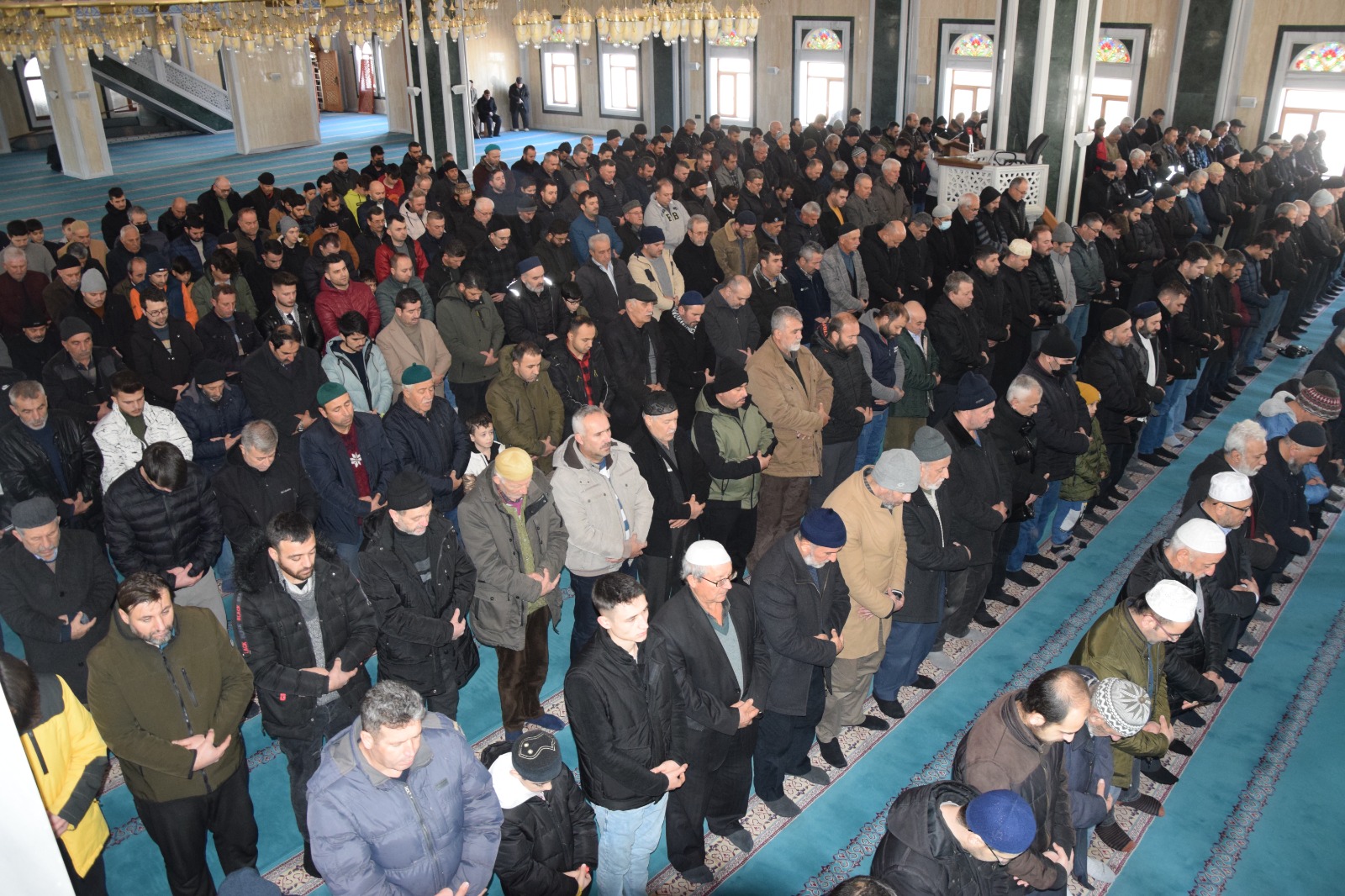 bilecik-te-asrin-felaketi-nedeniyle-giyabi-cenaze-namazi-kilindi-4798