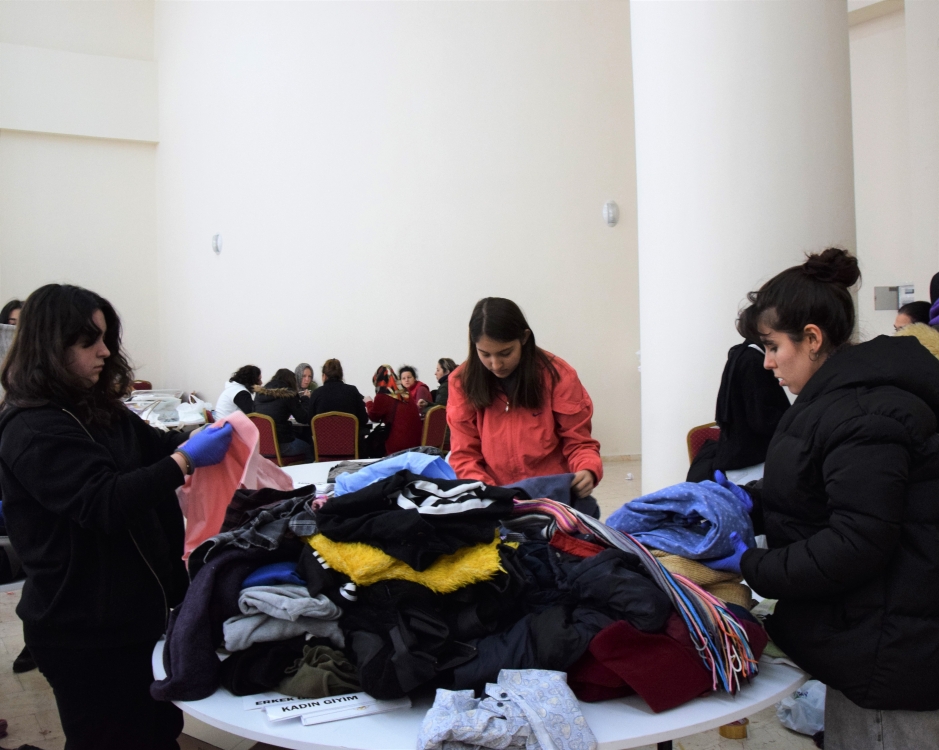 bilecik-ten-deprem-bolgesine-yardimlar-suruyor-4455
