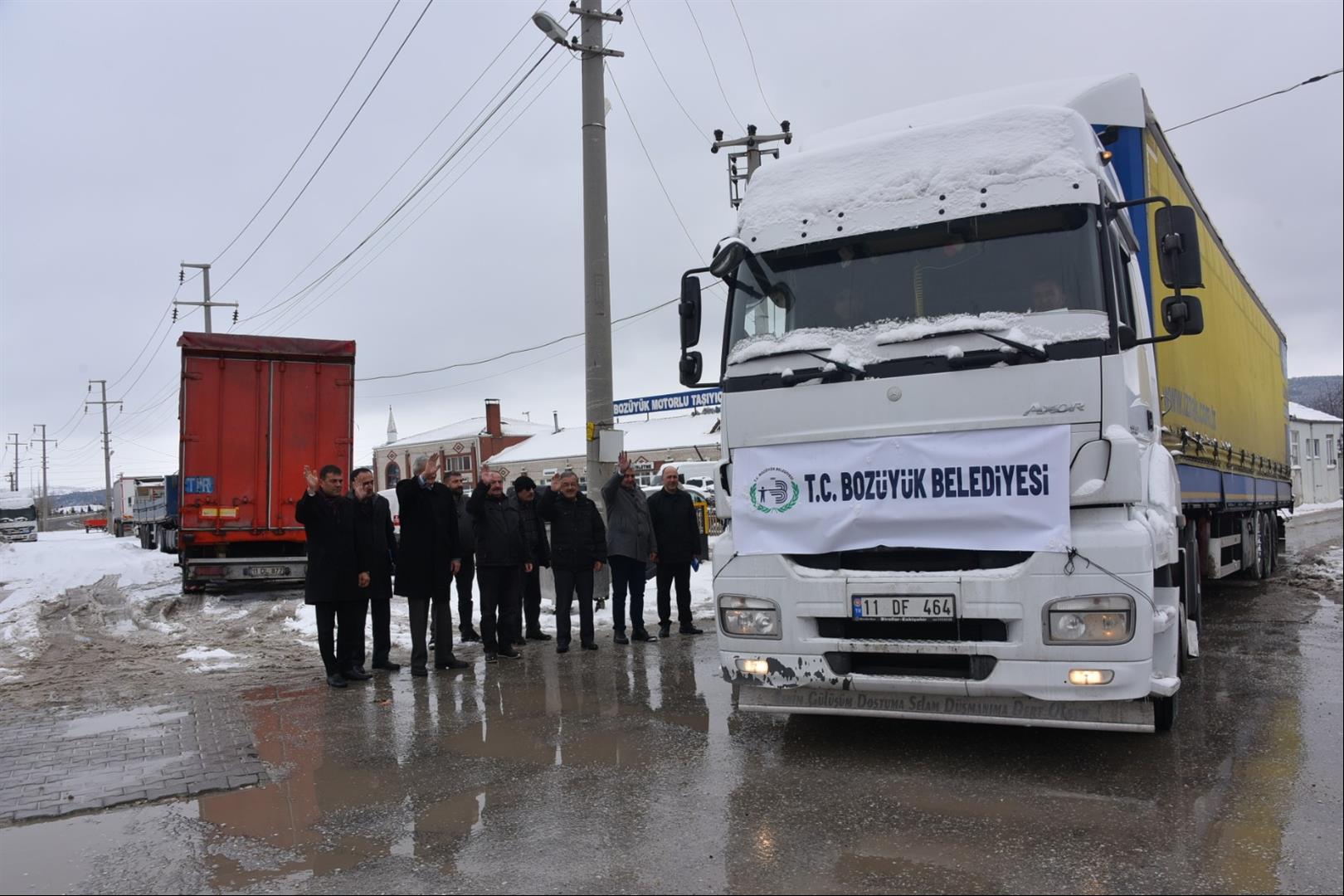bozuyuk-belediyesi-4-yardim-tiri-yola-cikti-4329